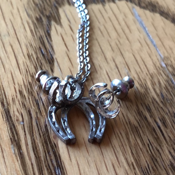 Double horseshoe silver necklace and earrings set - Picture 3 of 6